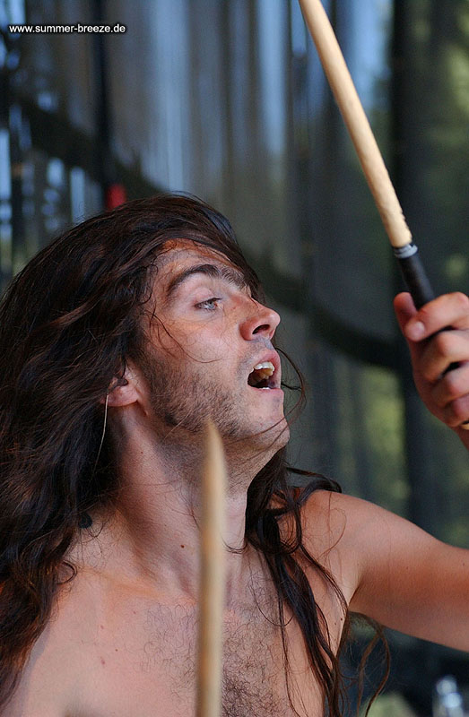 Bild eines Mitglieds der Band Farmer Boys beim Live Auftritt auf dem Summer Breeze 2003.